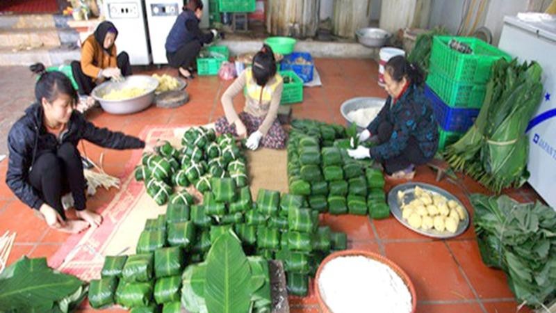 Làng Tranh Khúc nức tiếng bởi bánh chưng ngon, thơm, dẻo.