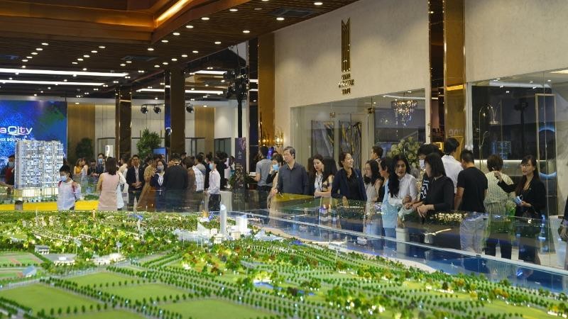 Nhiều khách hàng đến với Novaland Gallery trong chuỗi sự kiện tri ân tháng 1/2021.