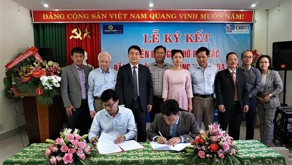 Lễ ký kết biên bản ghi nhớ hợp tác đầu tư dự án.