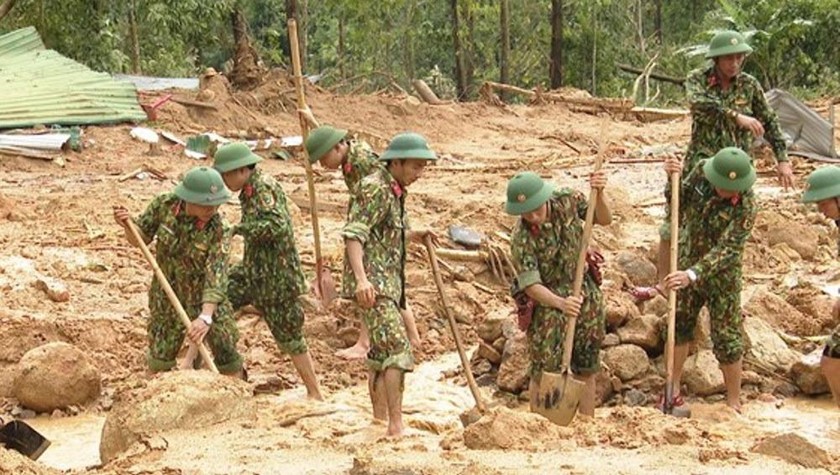 Bộ đội tìm kiếm cứu nạn tại Thủy điện Rào Trăng 3.