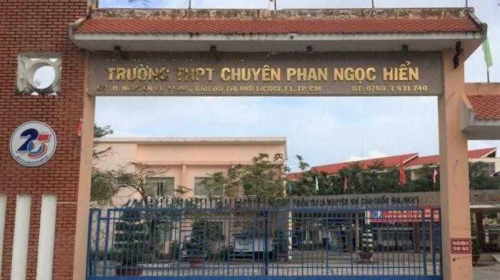 Trường THPT chuyên Phan Ngọc Hiển.