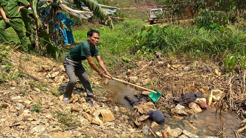  K'Hài thực nghiệm hiện trường vụ án.