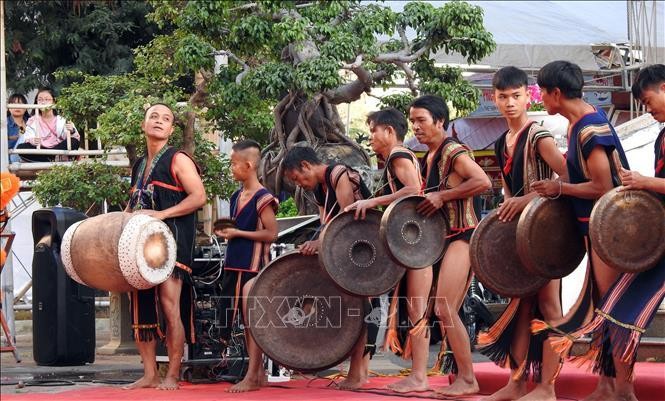 Lễ hội mang đậm nét riêng, được sinh ra trong điều kiện, hoàn cảnh sống và lao động của con người nơi đây.