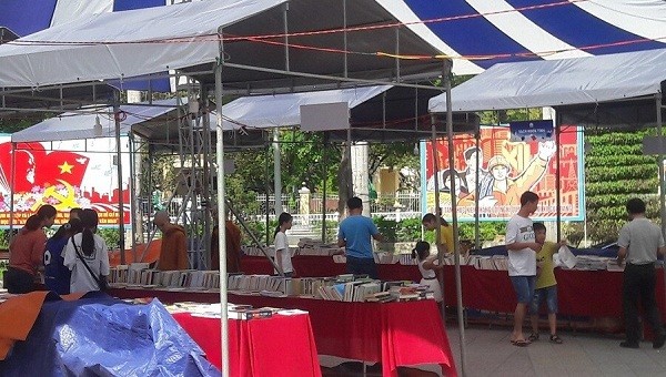 Trước đó, “Hội chợ sách xuyên Việt -  Viet Nam book fair tour” đã khai mạc tại Trung tâm Văn hóa thông tin tỉnh TT- Huế