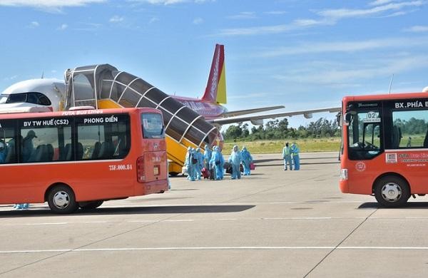 Trước đó, tỉnh Thừa Thiên Huế đã tổ chức 3 đợt đưa bà con về quê bằng máy bay và tàu hỏa