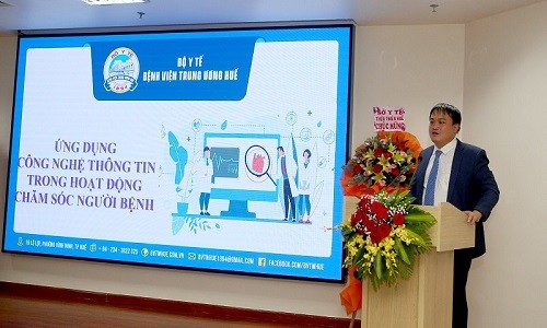 Bác sĩ Nguyễn Thanh Xuân - Phó Giám đốc Bệnh viện Trung ương Huế, Phó Chủ tịch Hội thầy thuốc trẻ Việt Nam, Chủ tịch Hội thầy thuốc trẻ tỉnh Thừa Thiên Huế chia sẻ tại hội nghị.