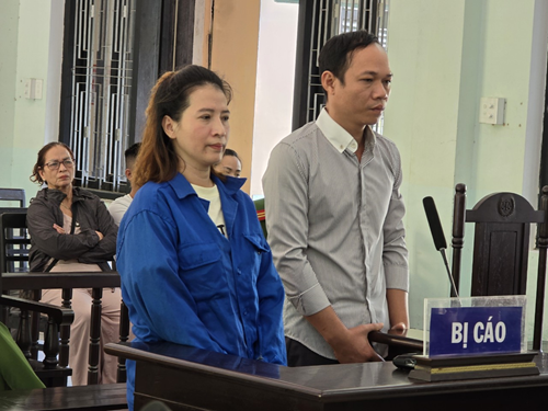 Nguyễn Thị Nhàn và Nguyễn Văn Duy tại phiên tòa xét xử