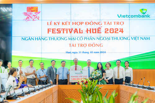 Tại Festival Huế 2024, Vietcombank tiếp tục tham gia với danh vị tài trợ Đồng, trị giá 1 tỷ đồng. 