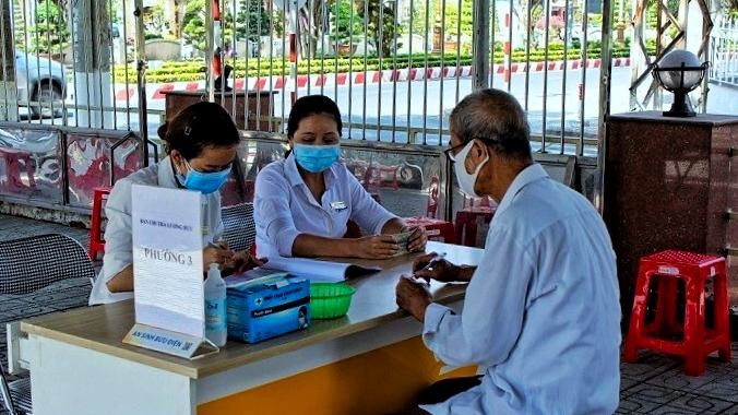 Tiền Giang tiếp tục chi trả gộp lương hưu, trợ cấp BHXH tháng 9, 10 trong cùng 1 kỳ chi trả