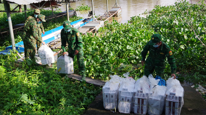 Biên phòng Đồng Tháp bắt giữ gần 4.500 bao thuốc lá ngoại nhập lậu