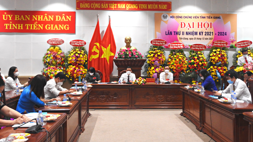 Đoàn Chủ tịch làm việc tại Đại hội