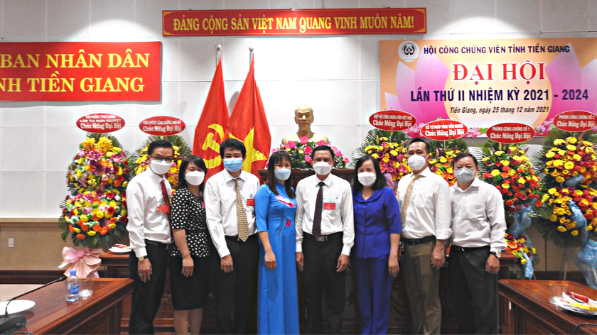 Lãnh đạo Sở Tư pháp chúc mừng Ban Chấp hành Hội CCV tỉnh Tiền Giang nhiệm kỳ 2021-2024