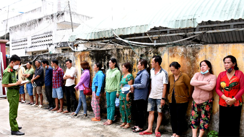 Công an Tiền Giang triệt phá tụ điểm lắc tài xỉu ăn thua bằng tiền