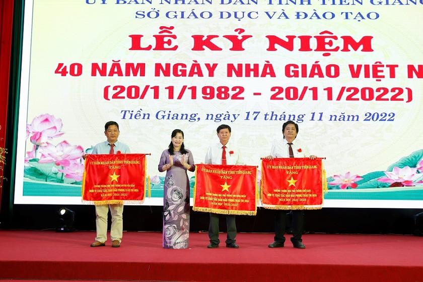 Tiền Giang họp mặt kỷ niệm 40 năm ngày Nhà giáo Việt Nam