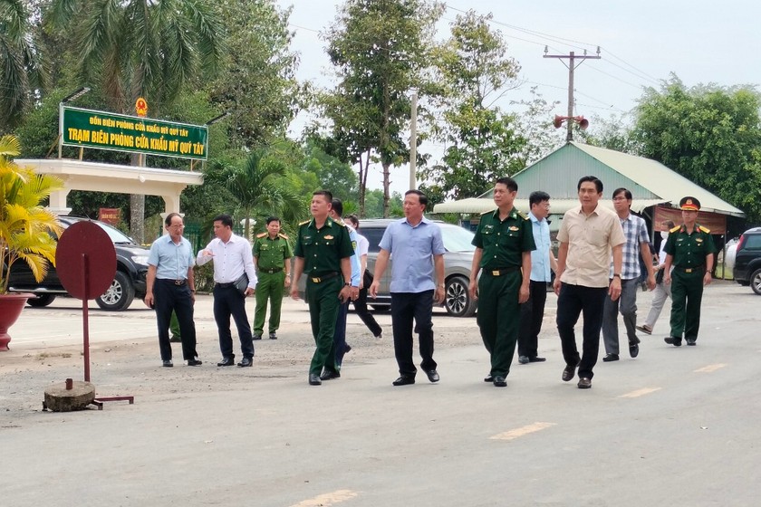 Chủ tịch UBND tỉnh Long An kiểm tra công tác phòng, chống buôn lậu biên giới