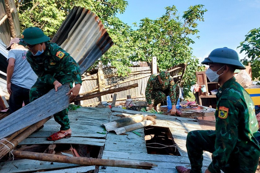 BĐBP Sóc Trăng giúp người dân khắc phục hậu quả thiên tai