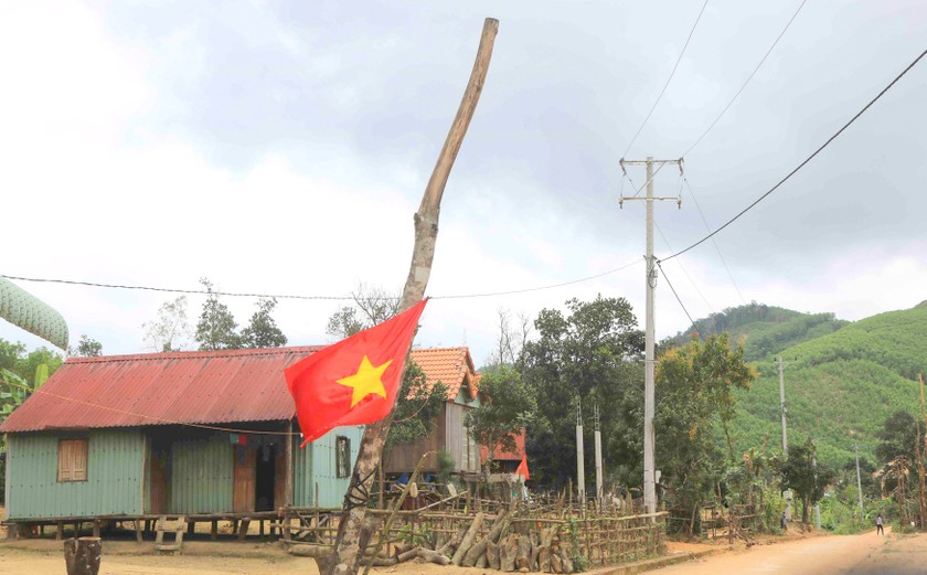 Tết này, điện lưới quốc gia đã đến với 290 hộ dân ở “cổng trời” Canh Liên.