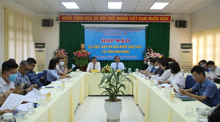 Quang cảnh buổi họp báo.