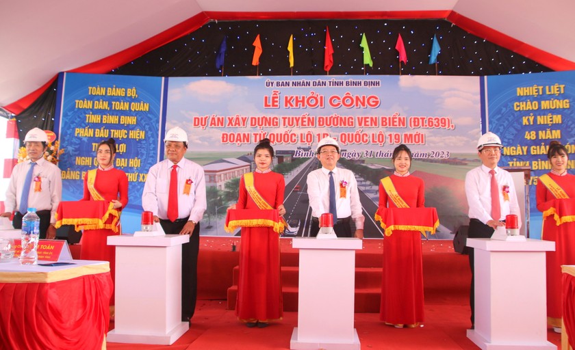 Lãnh đạo tỉnh Bình Định nhấn nút khởi công dự án.