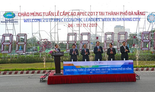 Chủ tịch nước Trần Đại Quang cùng lãnh đạo Trung ương và địa phương nhấn nút khởi động đồngg hồ đếm ngược