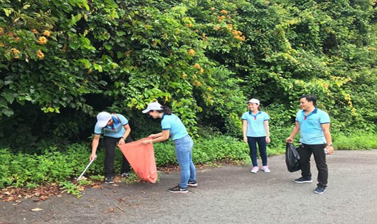 Ra quân tổng vệ sinh Bán đảo Sơn Trà