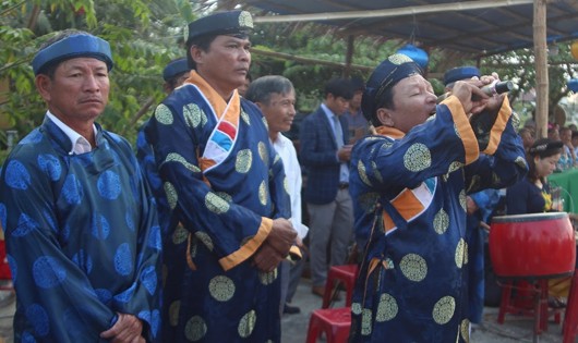 Phần nghi lễ của Lễ hội Cầu Bông ngày đầu năm.