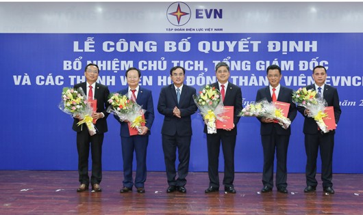 Ông Dương Quang Thành trao các quyết định bổ nhiệm nhân sự tại EVNCPC