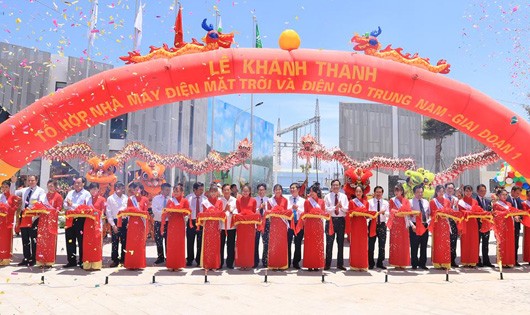 Khánh thành Tổ hợp năng lượng tái tạo điện mặt trời và điện gió Trung Nam- giai đoạn 1