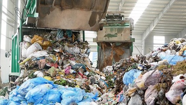 Tình trạng tồn ứ rác sinh hoạt trên địa bàn tỉnh Quảng Ngãi liên quan đến sự chậm trễ của Dự án Nhà máy xử lý rác thải Nghĩa Kỳ.