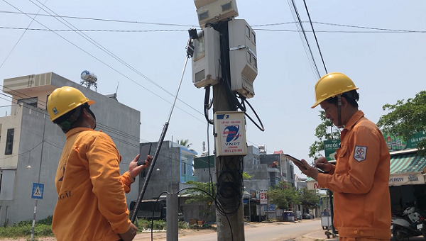 Kiểm tra hệ thống đo đếm của khách hàng mua nắng nóng.