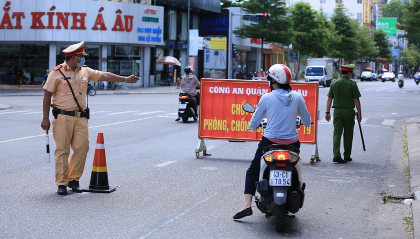 Công an Đà Nẵng đã tăng cường thêm 500 cán bộ chiến sĩ thuộc Công an TP xuống các quận huyện để kiểm soát các ngả đường.