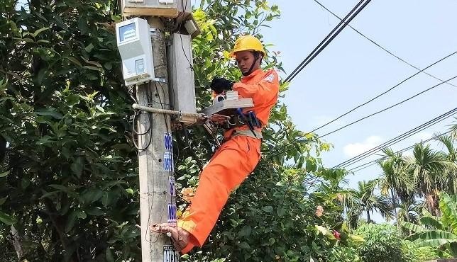 Kiểm tra công tơ khách hàng.