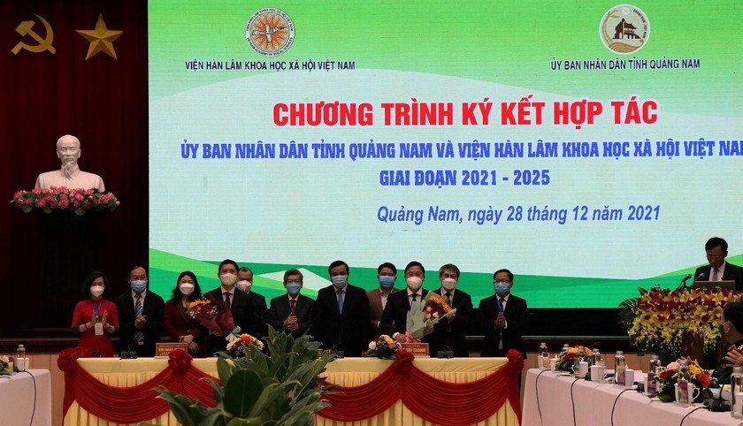  Lễ ký kết hợp tác nghiên cứu khoa học xã hội và nhân văn giai đoạn 2021 - 2025.