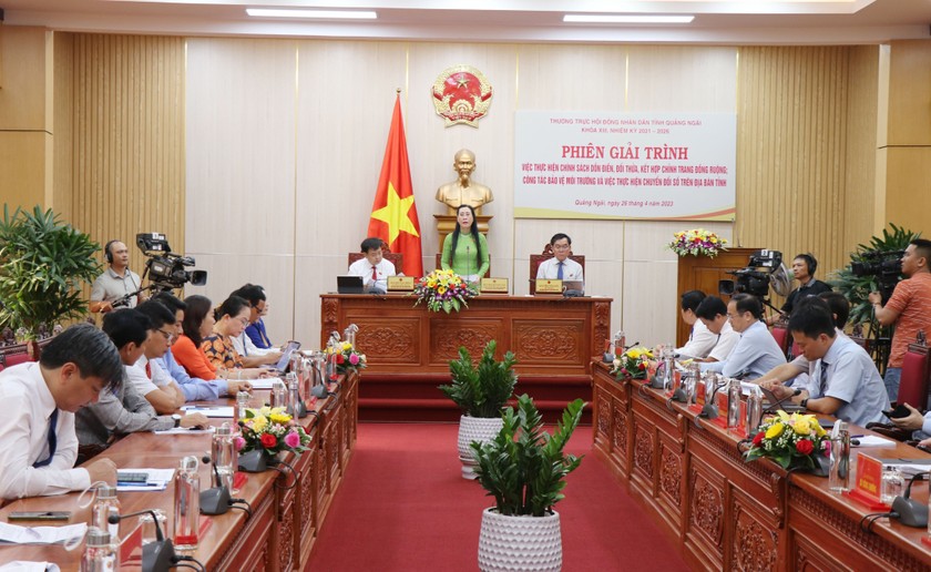 Quang cảnh phiên giải trình.