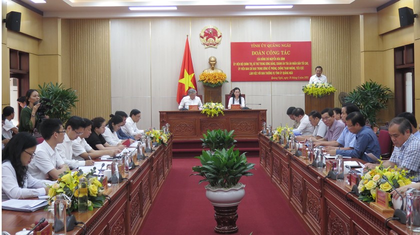 Quang cảnh buổi làm việc.