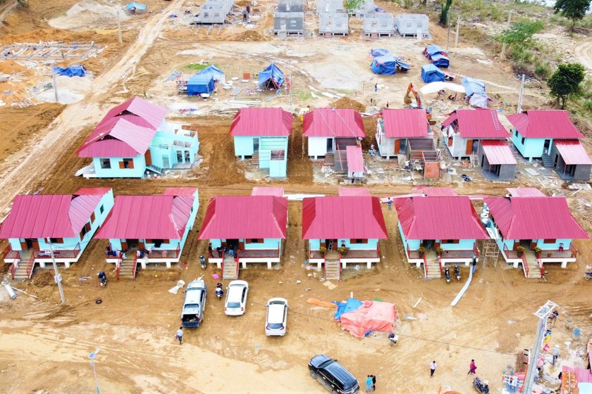 Nhiều khu tái định cư tại miền núi ở Quảng Nam được đầu tư kiên cố giúp người dân ổn định cuộc sống.