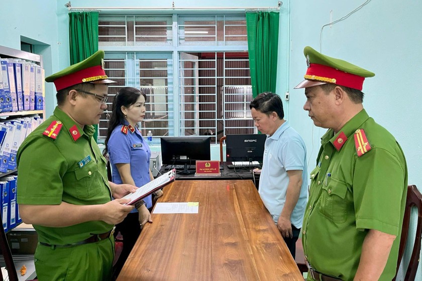 Công an huyện Tây Giang khởi tố bị can, bắt tạm giam bị can Lê Quang Hào.