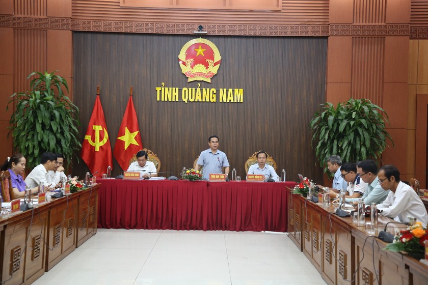 Ông Trần Anh Tuấn, Phó Chủ tịch UBND tỉnh Quảng Nam chủ trì, phát biểu tại buổi họp báo.