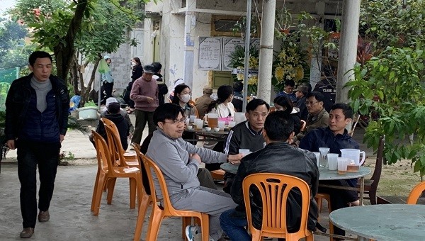 Trường THPT Quang Trung, các tổ chức đoàn thể đã tới thăm hỏi, động viên và chia sẻ mất mát với gia đình.