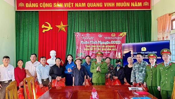 San sẻ những khó khăn, là hoạt động lan tỏa nghĩa cử đẹp của tuổi trẻ Công an Quảng Bình.