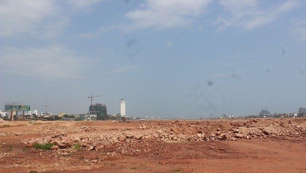 Dự án Khu đô thị Nam Cầu Dài tại phường Phú Hải, TP Đồng Hới đang thi công của Công ty TNHH Sơn Hải Reverside. 