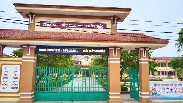 Trường tiểu học Ngư Thủy Bắc nơi xảy ra sự việc.