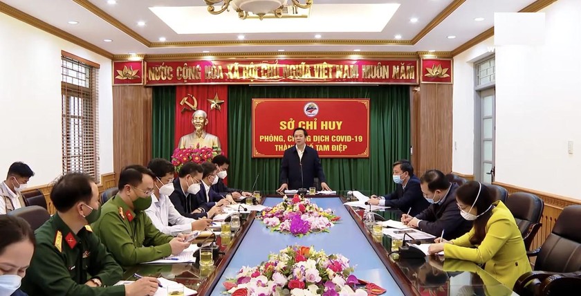 Ông Phạm Quang Ngọc- Chủ tịch UBND tỉnh Ninh Bình, Trưởng Ban Chỉ đạo phòng, chống dịch Covid-19 của tỉnh Ninh Bình tại cuộc họp
