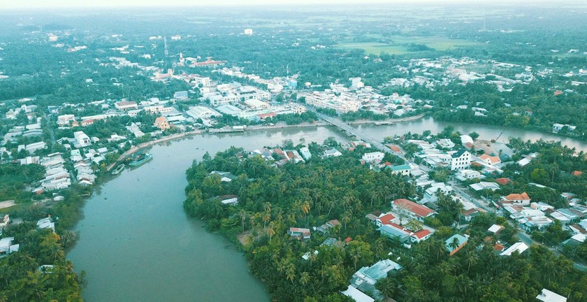 Huyện Vũng Liêm nhìn từ trên cao.