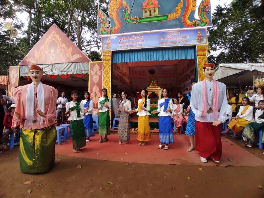 Các điệu múa dân gian của đồng bào Khmer Trà Vinh luôn được trân trọng, nâng niu và giữ gìn như một tài sản vô giá. (Ảnh: Nguyễn Thuận).