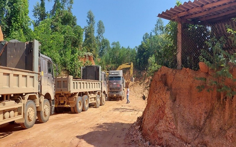 Khai thác đất trái phép tại thôn Núc Thượng, xã Hồ Sơn, huyện Tam Đảo, Vĩnh Phúc