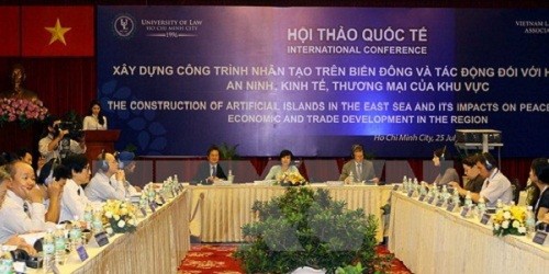 Hội thảo thu hút nhiều học giả, luật gia.