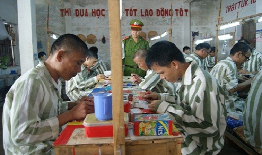 Phạm nhân lao động trong trại giam. Ảnh minh họa