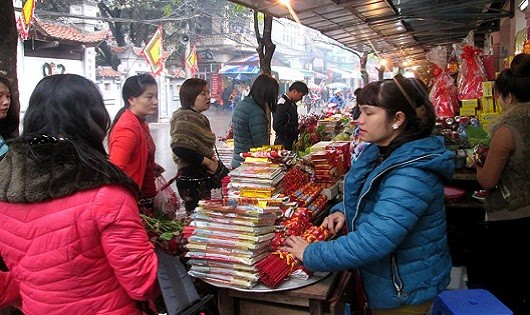 Đa số hương, nhang trên thị trường hiện nay đều không ghi rõ thành phần, nhãn mác cẩu thả, không hề có địa chỉ nơi sản xuất.