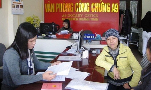 Các tổ chức hành nghề công chứng sẽ là đầu mối giải quyết thủ tục về đất đai (Ảnh: Hoàng Thư)